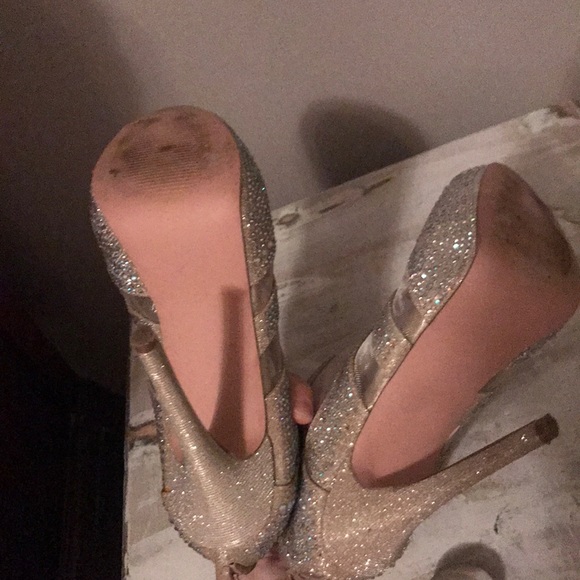 Heels - Picture 4 of 4